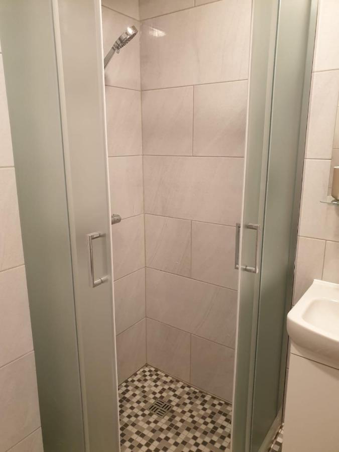 Studio Rent In ซาราเซ ภายนอก รูปภาพ